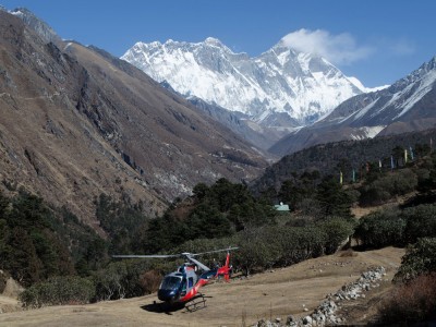 Helicopter tour Everest region